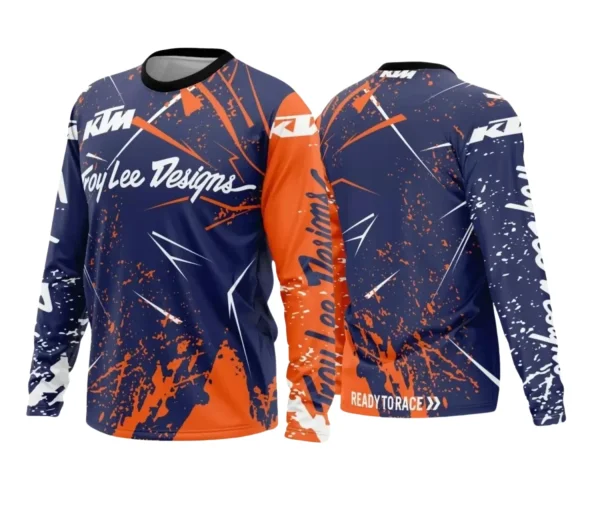 Camisa de Motocross com logo no peito e estampa grande nas costas, destacando elementos dinâmicos e robustos que refletem a energia e adrenalina do trilheiro em uma peça única e imponente.